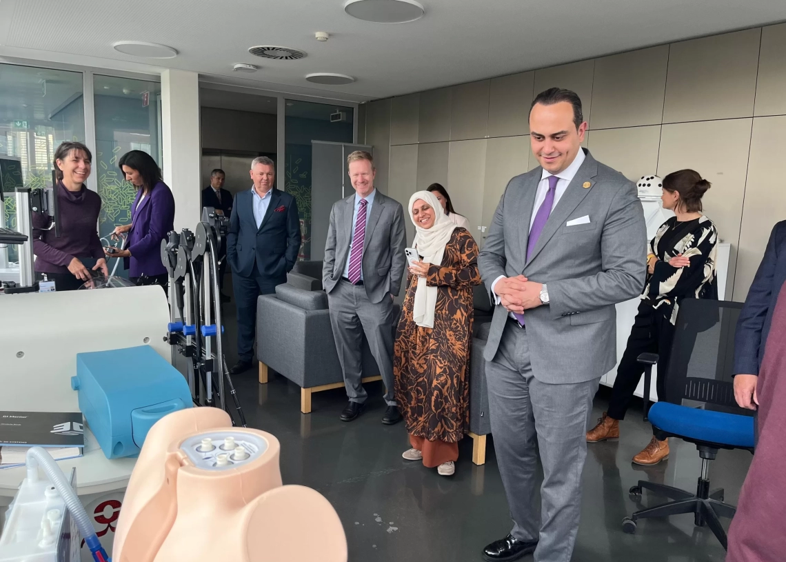 رئيس هيئة الرعاية الصحية زار مستشفيات جامعة جنيف للاستفادة من التجربة السويسرية في دمج التعليم والتشغيل والبحث داخل مستشفيات الجامعة 18 - جريدة المساء