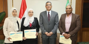 محافظ الجيزة يكرّم رئيس مركز الصف ووكيل لجنة التصالح تقديرًا لجهودهم في ملف مخالفات البناء 1 - جريدة المساء