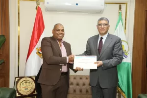 محافظ الجيزة يكرّم رئيس مركز الصف ووكيل لجنة التصالح تقديرًا لجهودهم في ملف مخالفات البناء 22 - جريدة المساء