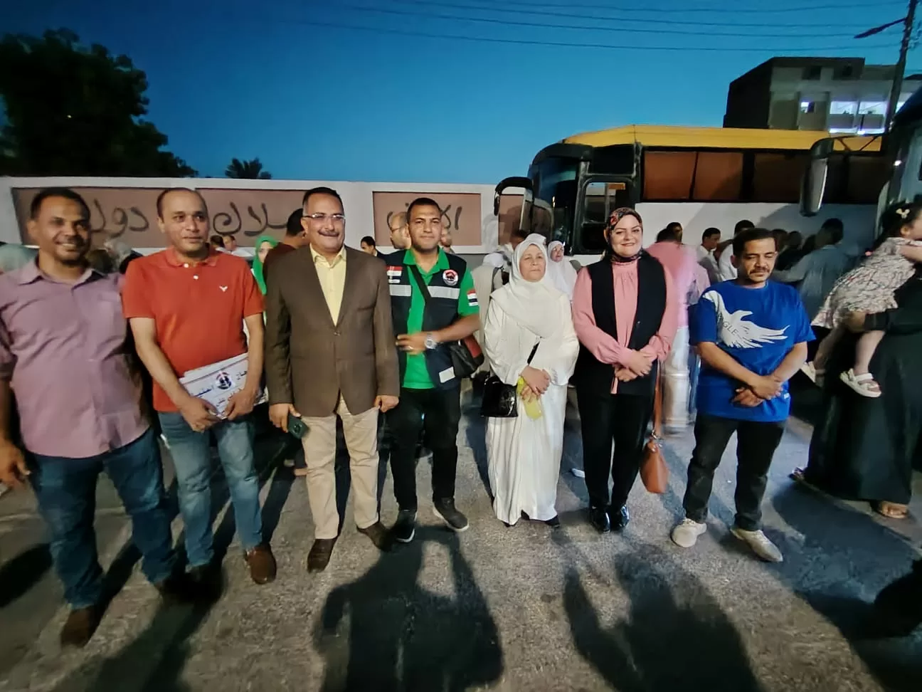 دموع الفرح تودع الحجاج من كورنيش المنيا إلى بيت الله الحرام 31 - جريدة المساء