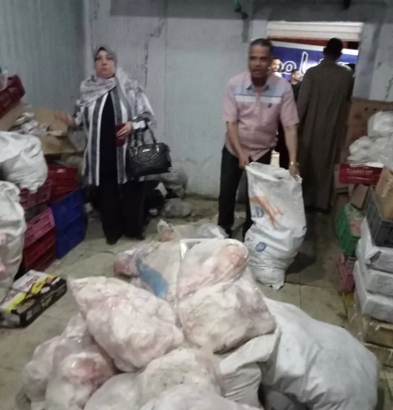 ضبط ٢٥ طنًّا من اللحوم والدواجن الفاسدة بعدة مناطق بالجيزة 19 - جريدة المساء