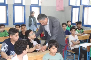 وكيل وزارة التعليم بالجيزة يكرم "معلمة" بسبب الجمال 23 - جريدة المساء