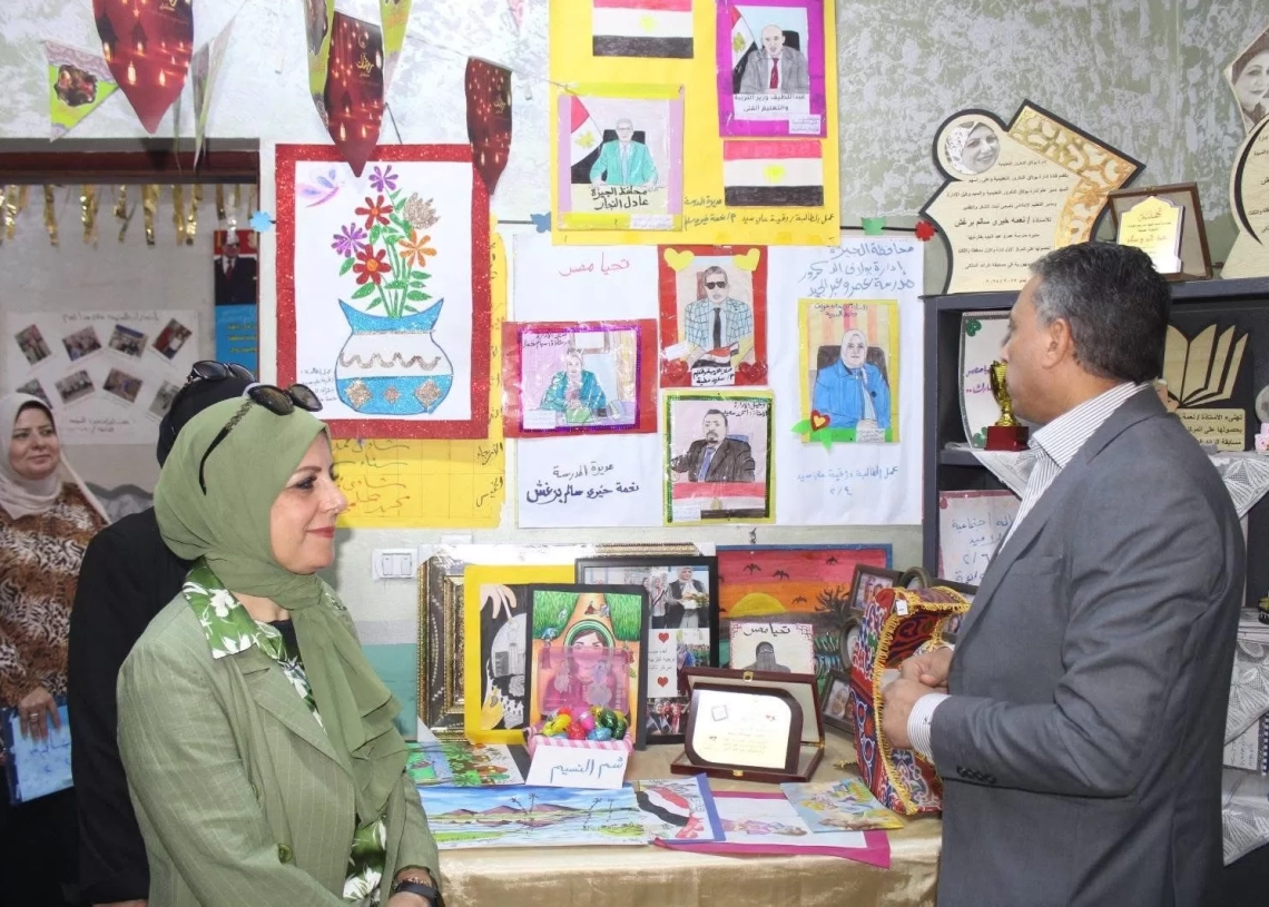وكيل وزارة التعليم بالجيزة يكرم "معلمة" بسبب الجمال 19 - جريدة المساء