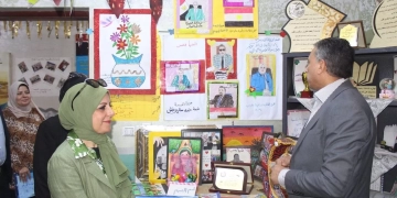 وكيل وزارة التعليم بالجيزة يكرم "معلمة" بسبب الجمال 1 - جريدة المساء