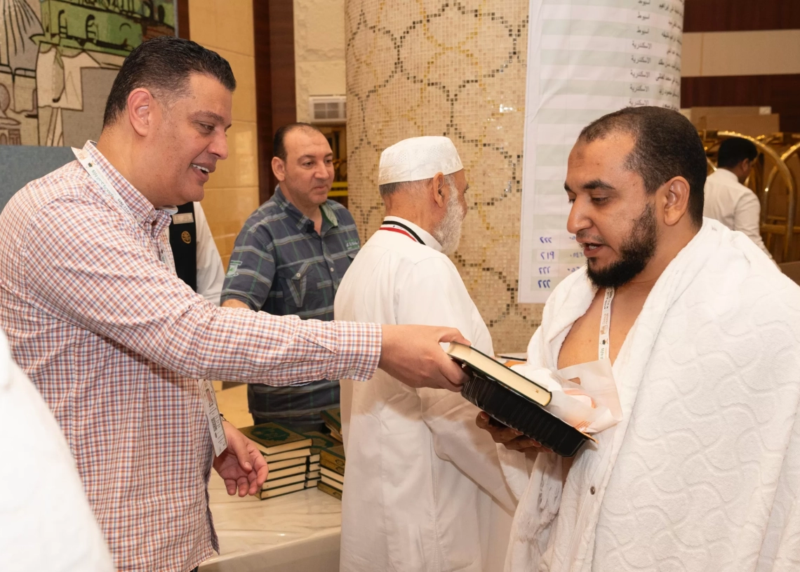 رئيس بعثة حج الجمعيات الأهلية يتابع عمليات  تفويج الحجاج من المدينة المنورة إلى مكة المكرمة 16 - جريدة المساء