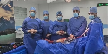 إنجاز طبي في الساحل الشمالي.. مستشفى العلمين النموذجي يدشّن غرفة العمليات الكبسولة ويُجري أول جراحة ناجحة لتغيير مفصل الركبة 2 - جريدة المساء إنجاز طبي في الساحل الشمالي.. مستشفى العلمين النموذجي يدشّن غرفة العمليات الكبسولة ويُجري أول جراحة ناجحة لتغيير مفصل الركبة 1 - جريدة المساء