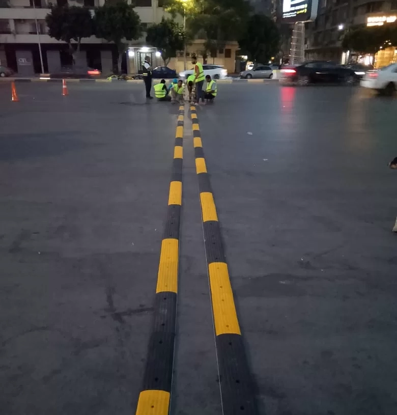 منعا للحوادث.. تنفيذ مطبّات تهدئة بعدد من النقاط بشارع جامعة الدول العربية 19 - جريدة المساء