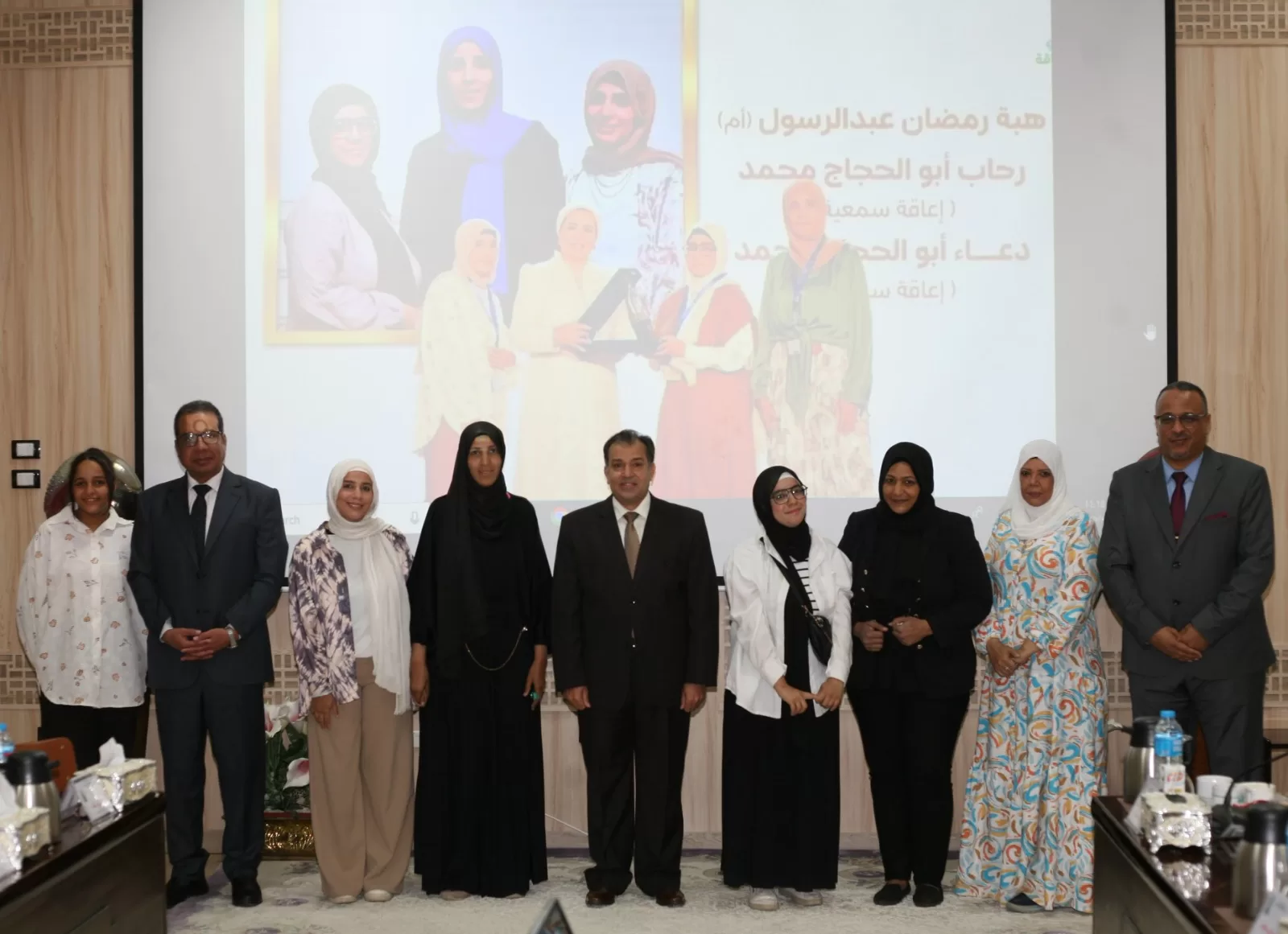 رئيس جامعة جنوب الوادي يكرم طالبتين من ذوي الهمم بكلية التربية النوعية 23 - جريدة المساء