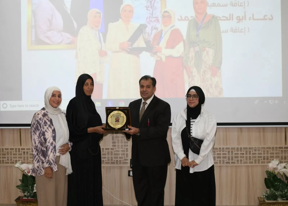 رئيس جامعة جنوب الوادي يكرم طالبتين من ذوي الهمم بكلية التربية النوعية 19 - جريدة المساء