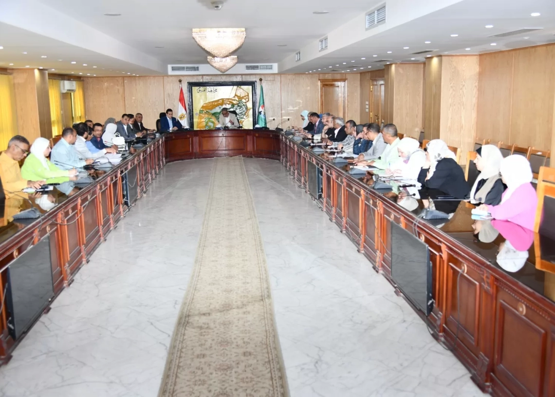 الفيوم تتحرك نحو التنمية الشاملة.. اجتماع موسع برئاسة المحافظ لاستغلال الفرص الاستثمارية وتعظيم الموارد المحلية 19 - جريدة المساء