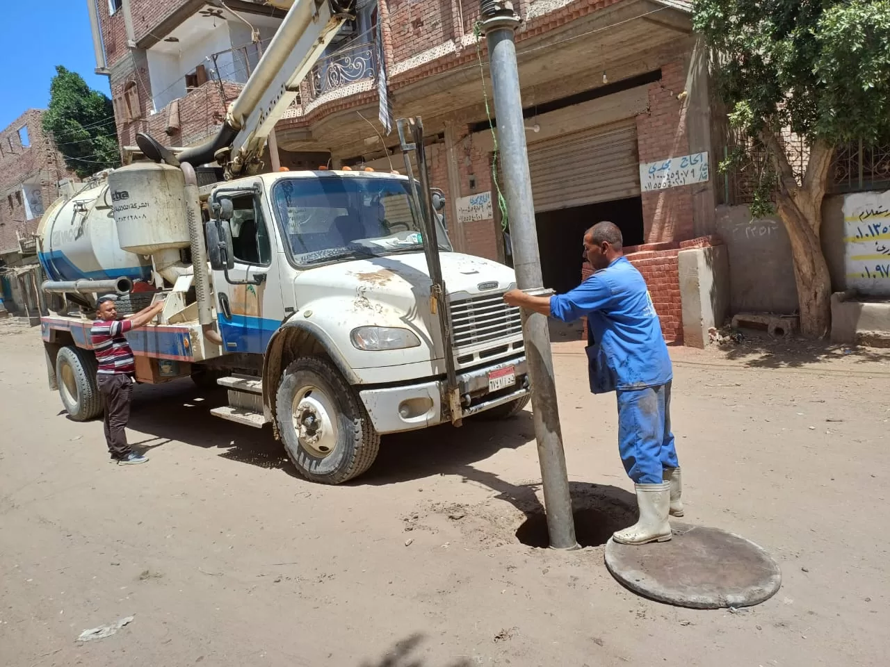 "مياه الفيوم" تطلق حملة موسعة لتطهير شبكات الصرف الصحي بجميع مدن ومراكز المحافظة 21 - جريدة المساء