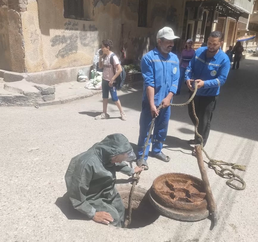 "مياه الفيوم" تطلق حملة موسعة لتطهير شبكات الصرف الصحي بجميع مدن ومراكز المحافظة 19 - جريدة المساء
