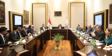 وزير الصحة بحث مع شركة “سترايكر” تعزيز التعاون في تقنيات الذكاء الاصطناعي والجراحة الروبوتية 1 - جريدة المساء