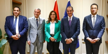 توقيع اتفاق لشراء اجهزة تكنولوجية لتشغيل مجمعات الخدمات الحكومية بقرى " حياة كريمة " 1 - جريدة المساء