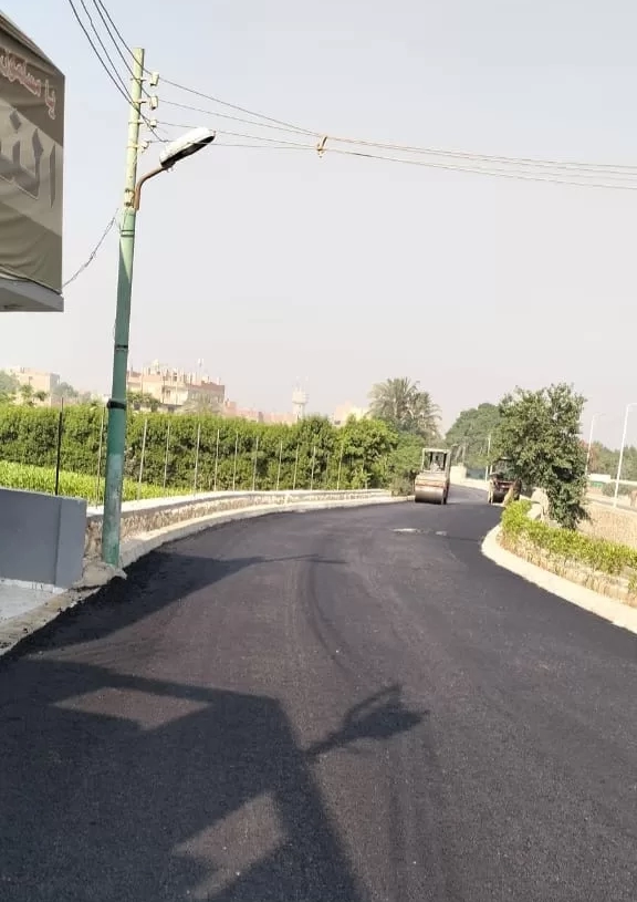 شريان جديد يربط قرى منشأة القناطر.. رصف وتطوير طريق بهرمس 18 - جريدة المساء