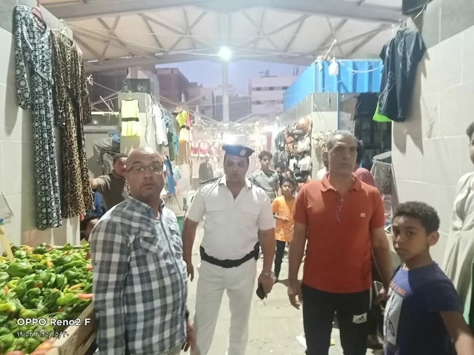 حملة مكبرة لرفع الإشغالات وضبط الأسعار بمجمع خدمات الدهار بالغردقة 19 - جريدة المساء