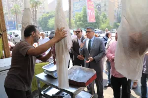 بمناسبة العيد.. محافظ الجيزة لتجار أسواق اليوم الواحد: اعرضوا الأسعار بشكل واضح (صور) 28 - جريدة المساء