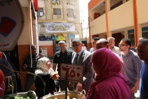 بمناسبة العيد.. محافظ الجيزة لتجار أسواق اليوم الواحد: اعرضوا الأسعار بشكل واضح (صور) 26 - جريدة المساء