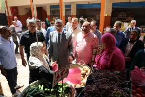 بمناسبة العيد.. محافظ الجيزة لتجار أسواق اليوم الواحد: اعرضوا الأسعار بشكل واضح (صور) 32 - جريدة المساء