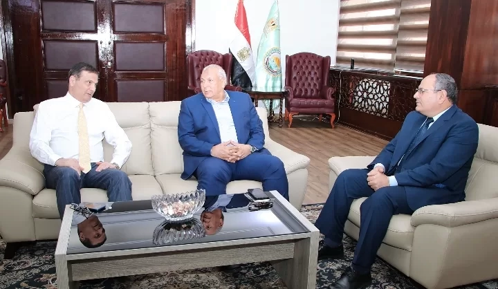 وزير الزراعة يبحث مع محافظ الوادي الجديد ملفات التعاون المشترك 17 - جريدة المساء