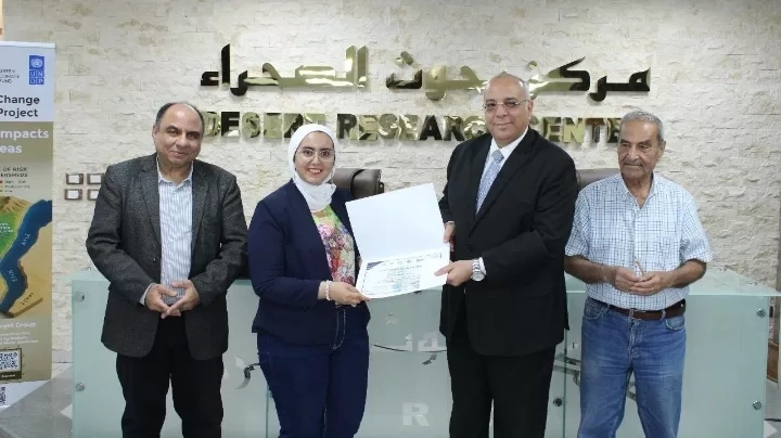 "بحوث الصحراء" يختتم ورشة العمل الثانية لمشروع تقييم آثار التغيرات المناخية على الصحاري المصرية 19 - جريدة المساء "بحوث الصحراء" يختتم ورشة العمل الثانية لمشروع تقييم آثار التغيرات المناخية على الصحاري المصرية 18 - جريدة المساء