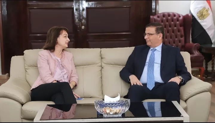 وزير الزراعة يبحث مع سفيرة رومانيا بالقاهرة تعزيز التعاون المشترك في مجال الاستثمار الزراعي 18 - جريدة المساء