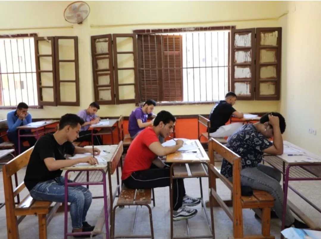 حيرة بين أولياء الأمور حول إمكانية اصطحاب المراوح داخل لجان الثانوية العامة 2025 19 - جريدة المساء