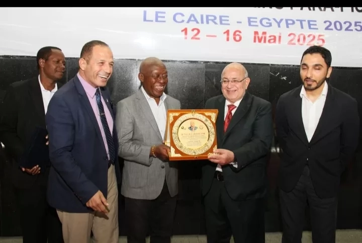 رئيس اتحاد الدراجات يكرم رموز اللعبة على هامش البطولة الأفريقية للمضمار 19 - جريدة المساء