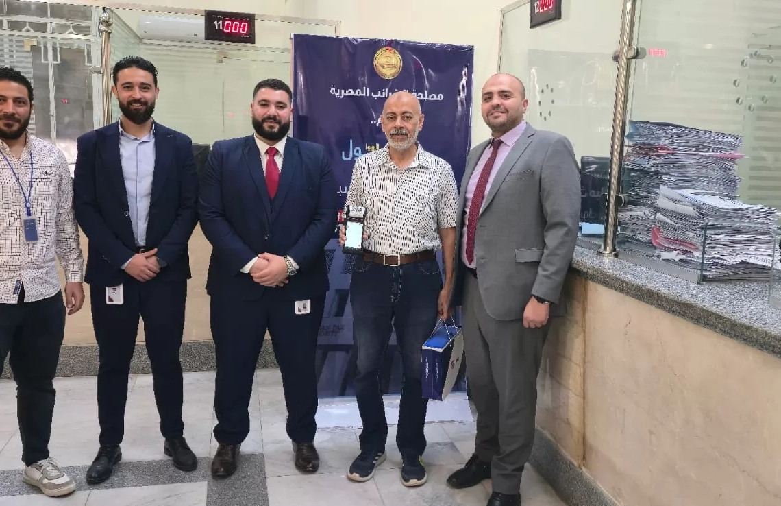 «الضرائب» تسلم «مجانًا» .. أجهزة نقاط البيع POS للمستفيدين من النظام المبسط 19 - جريدة المساء