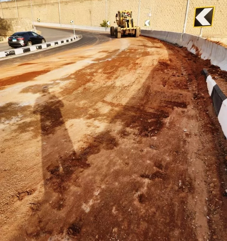 د. إسماعيل كمال يتابع إعادة تشغيل منزل محور وكوبرى خزان أسوان البديل بعد إنتهاء أعمال الإصلاح والصيانة للجسم الترابى 19 - جريدة المساء