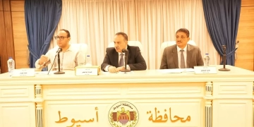 محافظ أسيوط يرأس اجتماع المجلس التنفيذي: قرارات حاسمة لتقنين الأراضي وتحفيز الاستثمار وتحسين الخدمات 1 - جريدة المساء