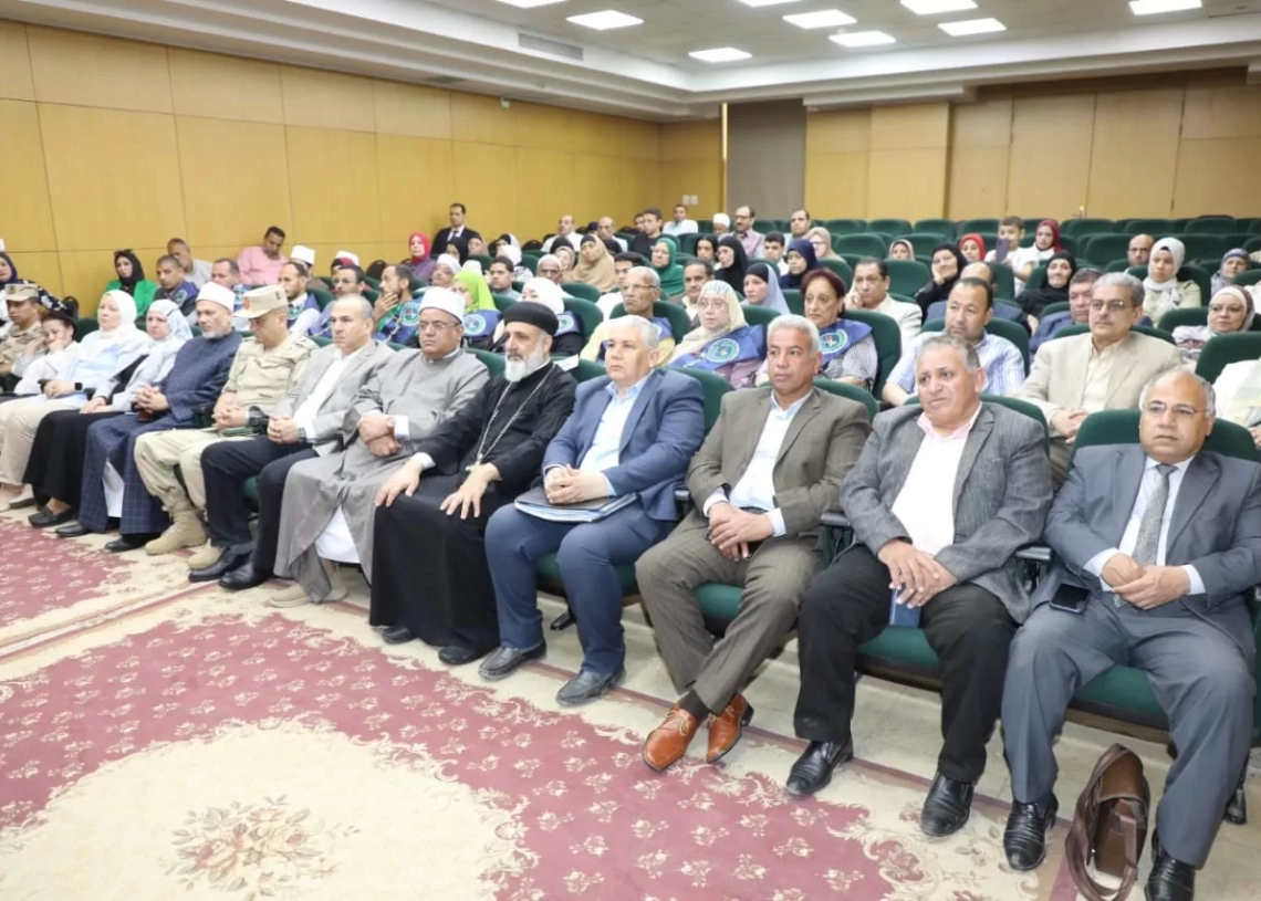 محافظ بني سويف ومدير جمعية المحاربين القدماء يُكرّمان عددا من أُسر شُهداء القوات المسلحة ومُصابي العمليات الحربية 18 - جريدة المساء