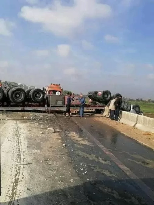 مصرع وإصابة "4 " في انقلاب تريلا على الطريق الإقليمى.. بالمنوفية 18 - جريدة المساء