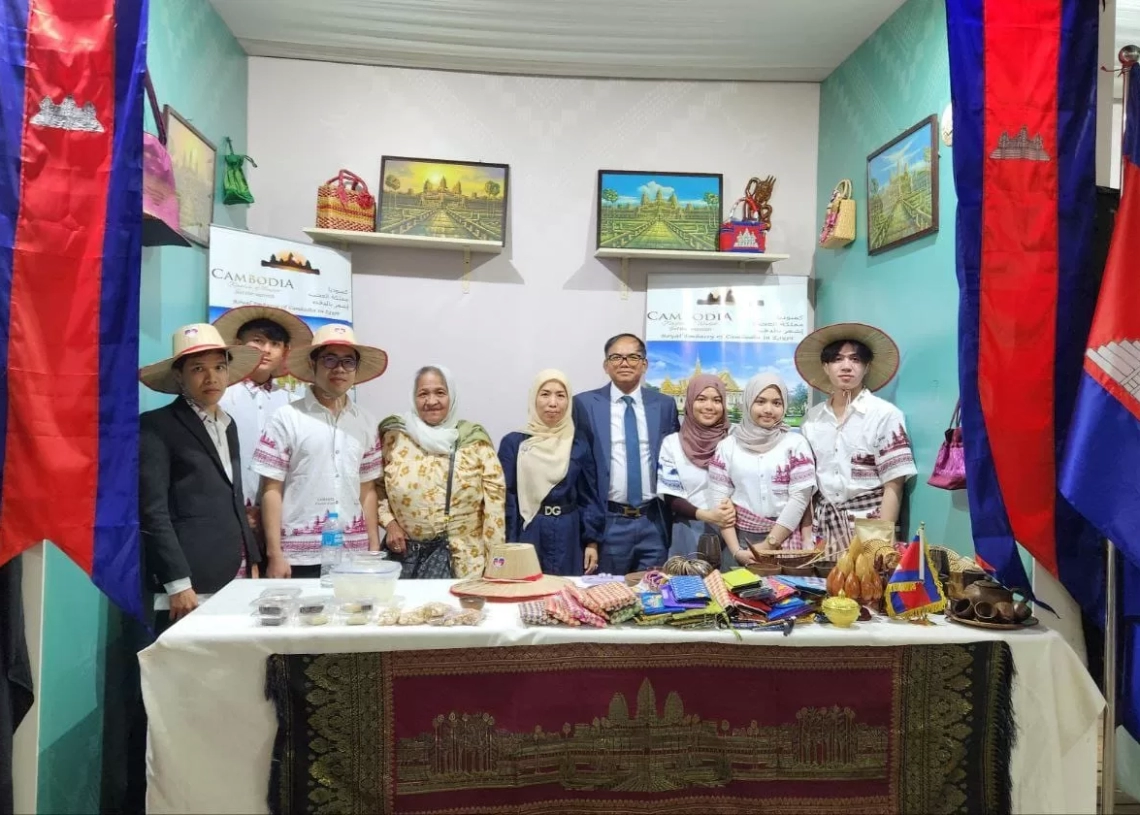 سفير كمبوديا يتفقد ديارنا