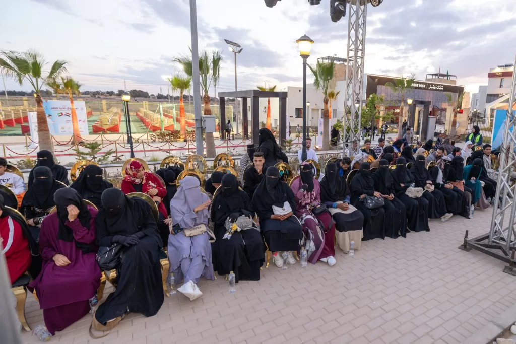 "صندوق تحيا مصر" و"مؤسسة خليفة الإنسانية" يدعمان 5 آلاف أسرة وتيسير زواج 200 عروسة في سيدي عبد الرحمن 29 - جريدة المساء