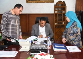 محافظ مطروح يعتمد 14 عقد تقنين جديد لأراضى مباني وزراعية بعدد من المدن ومراكز 30 - جريدة المساء