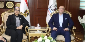 محافظ بني سويف يستقبل المستشارة أمل عمّار رئيس المجلس القومي للمرأة  في بداية زيارتها لبني سويف 1 - جريدة المساء