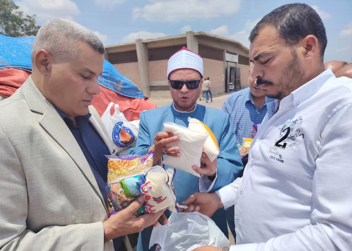 أوقاف الشرقية تواصل دعم الأسر الأولى بالرعاية: 2000 شنطة غذائية للتضامن الاجتماعي استعدادًا لعيد الأضحى 18 - جريدة المساء