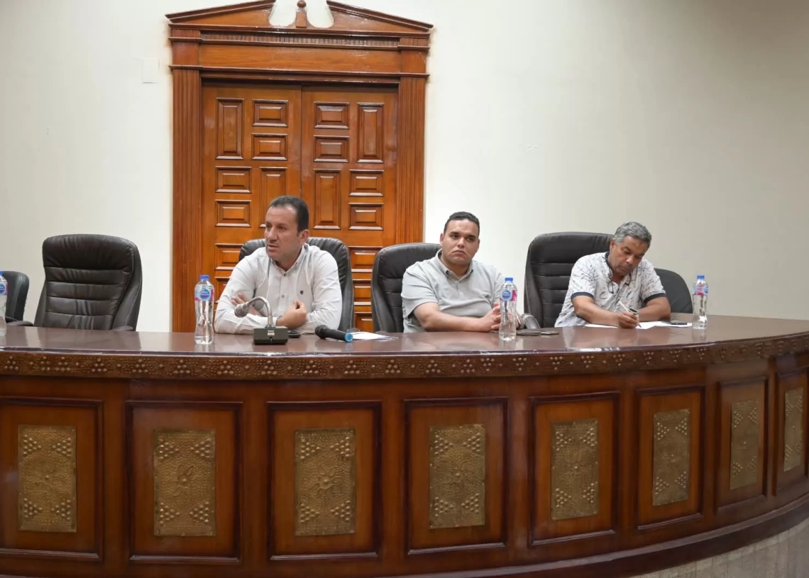 رئيس جهاز العاشر من رمضان يجتمع مع أصحاب محطات الخرسانة ويوجّه بتقنين الأوضاع وتشديد الرقابة 18 - جريدة المساء