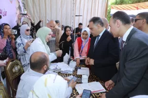 محافظ الشرقية يتابع "من بدري أمان" بمستشفى الزقازيق ويستجيب فورًا لاستغاثة سيدة بتحويلها للعلاج بمستشفى العيون 31 - جريدة المساء