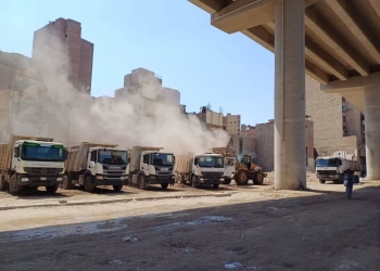 "نظافة وتجميل الجيزة" ترفع ٤٠٠ طن مخلفات أسفل محور كمال عامر ببولاق الدكرور 21 - جريدة المساء