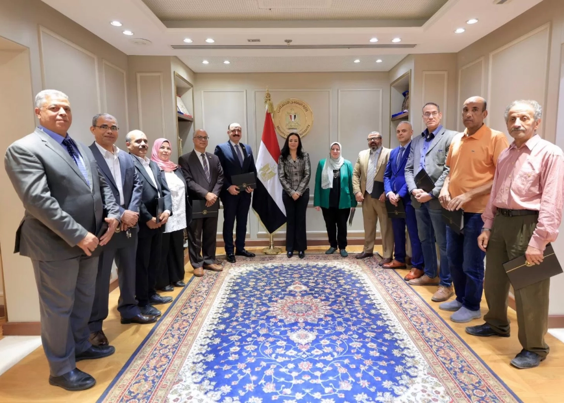 وزيرة التضامن تكرم إدارتي الحماية الاجتماعية والتعاون الدولي لتميزهم 19 - جريدة المساء