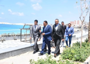 "شعيب" يتفقد اعمال تطوير وتجميل كورنيش مرسي مطروح 27 - جريدة المساء