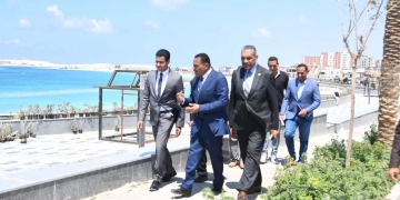 "شعيب" يتفقد اعمال تطوير وتجميل كورنيش مرسي مطروح 1 - جريدة المساء