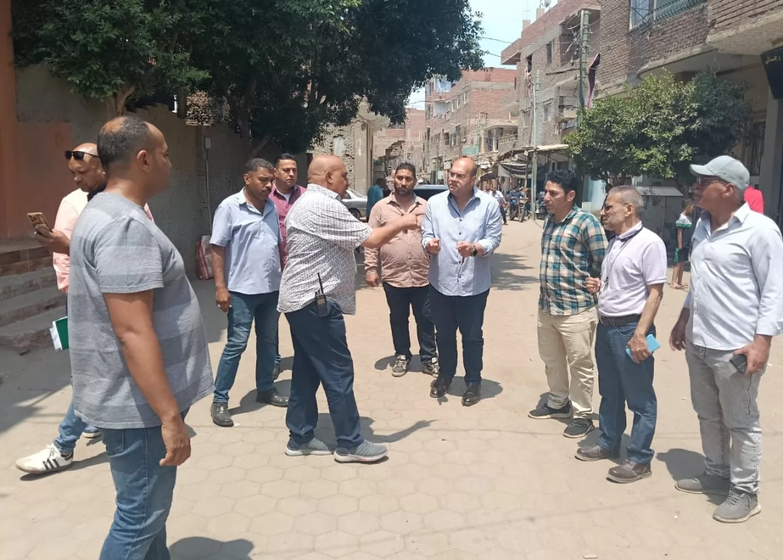 بالصور.. تفاصيل الجولة الميدانية لنائب محافظ الجيزة بمركز أوسيم: إنترلوك ونظافة وإشغالات وملفات تصالح 19 - جريدة المساء