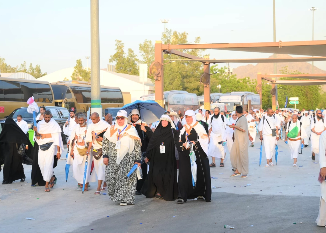 حجاج الجمعيات الأهلية يتوجهون إلى مزدلفة مع غروب شمس عرفة 17 - جريدة المساء