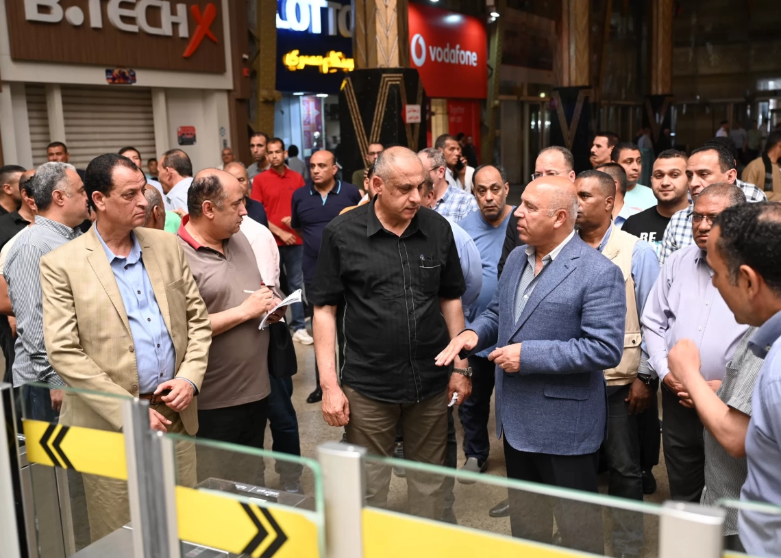 جولة مفاجئة لوزير النقل بمحطة مصر برمسيس لمتابعة انتظام العمل الوزير 19 - جريدة المساء