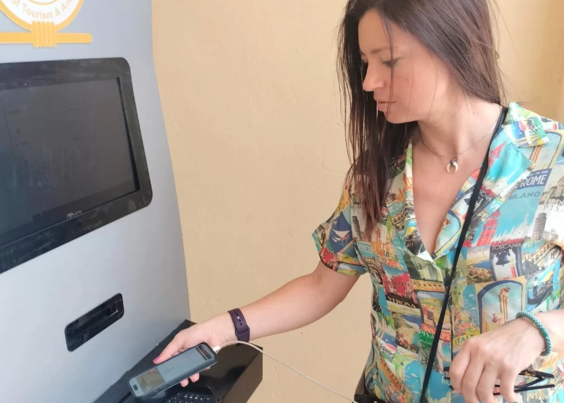 بهدف تحسين التجربة السياحية وتعزيز التحول الرقمى.. تشغيل ماكينات الخدمة الذاتية.. لشراء تذاكر زيارة منطقة سقارة ... تطبيق المنظومة الإلكترونية فى 110 متاحف ومواقع أثرية ..حتى الآن 18 - جريدة المساء