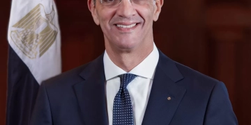 وزير الاتصالات المصرى يغادر إلى إيطاليا لبحث التعاون فى مجالات الإتصالات وتكنولوجيا المعلومات 1 - جريدة المساء