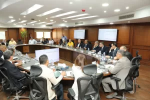 بمشاركة صندوق التنمية الحضرية.. محافظ الجيزة يعقد أولي اجتماعات اللجنة التيسيرية لتطوير منطقة الكيت كات 29 - جريدة المساء